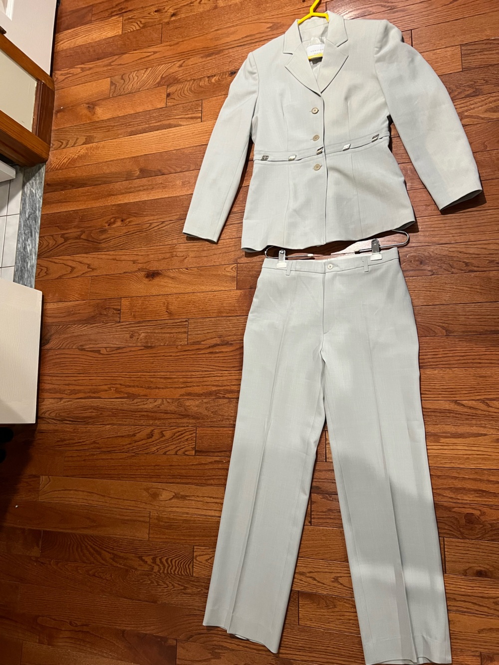 Vertigo Paris Light Gray Women's Pant Suit - Jacket & Trousers